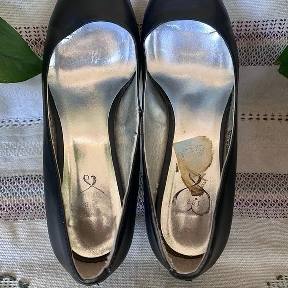 143 Girl Women’s Owanda Closed Pointy Toe Pump Black Slip-On Heels, Size 8 - Picture 14 of 16